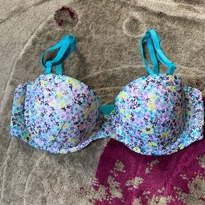 Victoria’s Secret multi-way bra. Removable straps